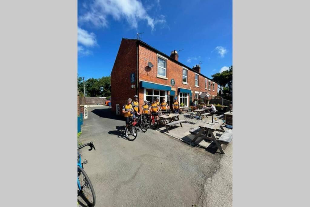 Lovely 2 Bedroomed Flat In The Centre Of Longton Longton  Exterior photo